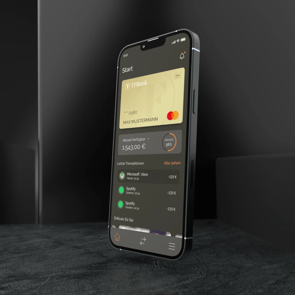 Smartphone mit TF Bank Mobile App Ansicht vor schwarzem Hintergrund.