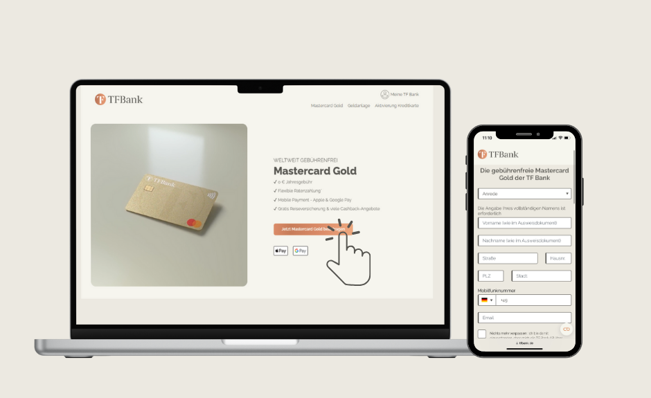 Es wird ein Laptop mit der Ansicht auf die TF Bank Website und der "Kreditkarte beantragen" Option. Daneben wird ein Smartphone abgebildet mit der Registrierungsmaske für die TF Mastercard Gold.