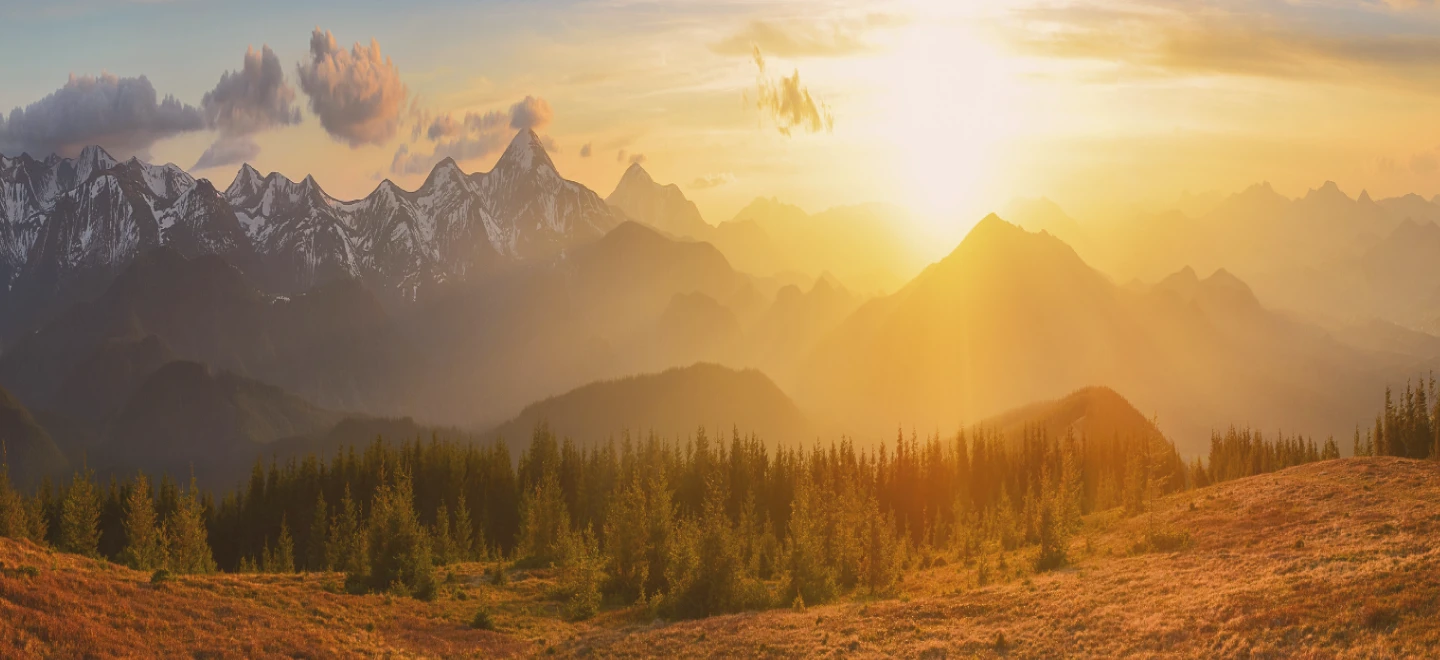 Sonnenaufgang in den Bergen
